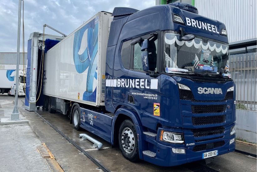 Rouleaux de lavage automatiques nettoyant un poids lourd des Transports Bruneel
