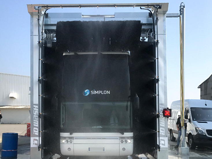 Tunnel de lavage pour poids lourds et autocars