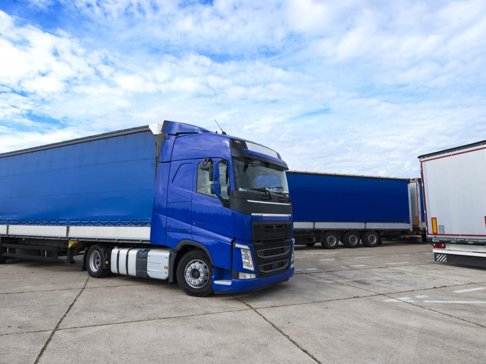 vue sur un camion remorques