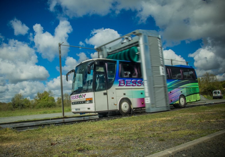 Portique lavage bus tunnel nettoyage voyages besson