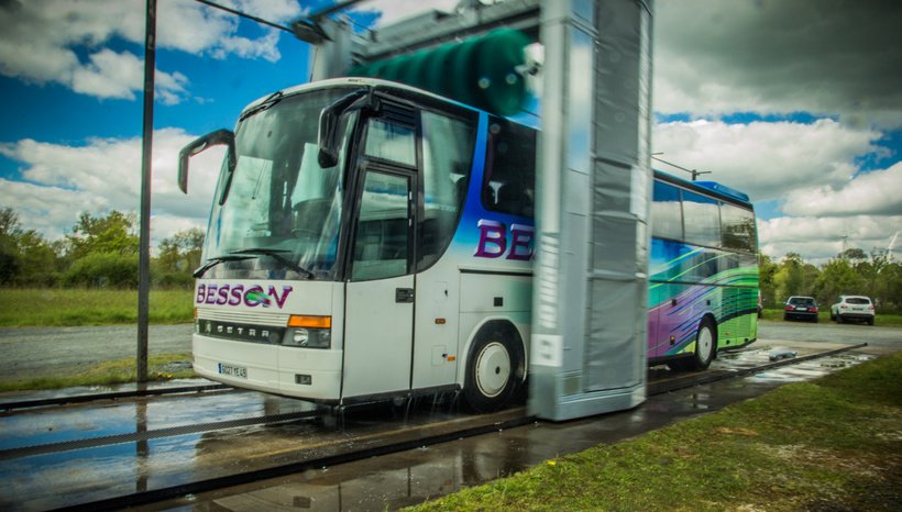 Tunnel lavage autocars bus voyages besson