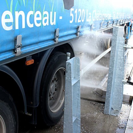 lavage-poids-lourds-rouleau-nettoyage-transports-piejac-maingret.jpg Thumbnail
