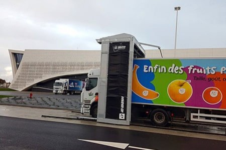 Station de lavage PL ID WASH sur un dépôt logistique en cours de lavage